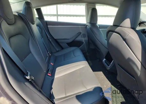 2025 Tesla Model 3 z USA, uszkodzony, nr VIN 5YJ3E1EA3SF999952